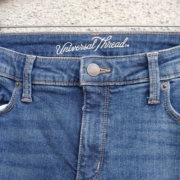 Universal Thread Short Jeans - Picture 2 of 9